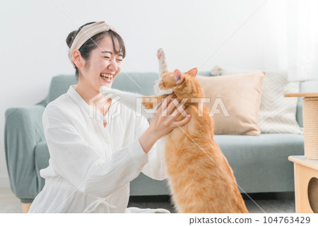 日本女人在家養貓（寵物/主人） 104763429