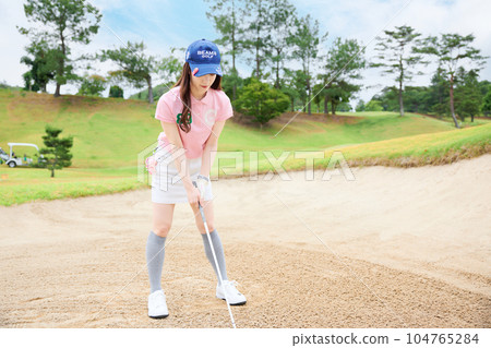 Women playing golf Women playing golf 104765284