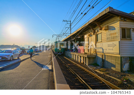 Looking towards Enoshima from Kamakura Kokomae Station (Enoshima Electric Railway) in Koshigoe, Kamakura City, Kanagawa Prefecture 104765343