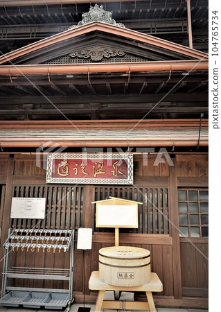 目前正在進行整修的道後溫泉本館是重要文化財產,也是道後溫泉的象徵性建築物。 目前正在進行整修的道後溫泉本館是重要文化財產,也是道後溫泉的象徵性建築物。 104765734
