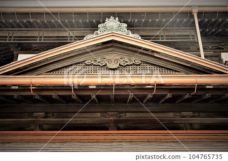 目前正在進行整修的道後溫泉本館是重要文化財產,也是道後溫泉的象徵性建築物。 目前正在進行整修的道後溫泉本館是重要文化財產,也是道後溫泉的象徵性建築物。 104765735