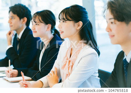 Working people taking seminars 104765818