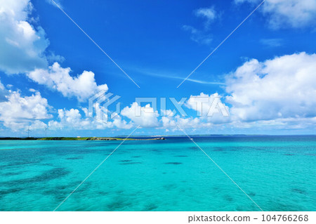 沖繩宮古島 夏日藍天與大海 沖繩宮古島 夏日藍天與大海 104766268