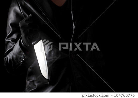 Assassin _ Hitman _ Crime case _ Murderer _ Murderous intent image material | Male hand holding a kitchen knife _ Pierce a knife 104766776