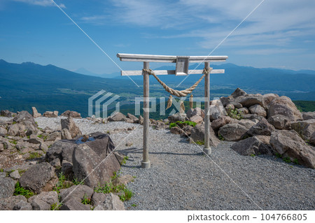 The torii gate of Kurumayama Shrine, a shrine in the summer sky, with a spectacular view of Mt. The torii gate of Kurumayama Shrine, a shrine in the summer sky, with a spectacular view of Mt. 104766805