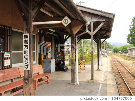 ``Iwamura Station'' on Myochi Railway, a third-sector local line that runs through Gifu Prefecture 104767000