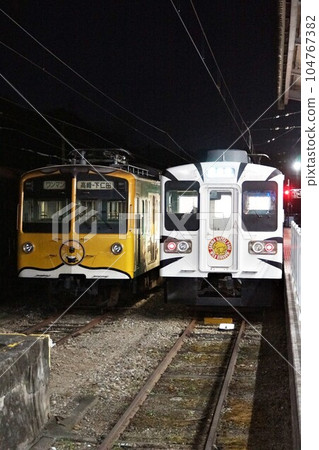 Scenery of Joshin Electric Railway Series 700 703F formation and 500 type 501F formation (Shimonita station at night) Scenery of Joshin Electric Railway Series 700 703F formation and 500 type 501F formation (Shimonita station at night) 104767382