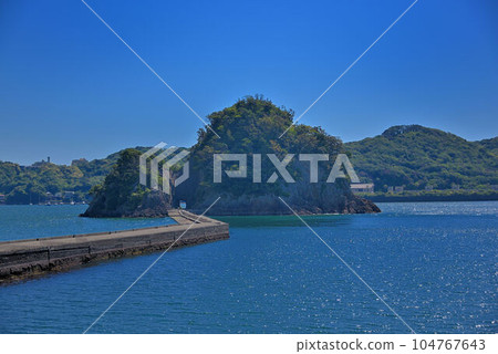 伊豆半島、南伊豆、犬橋島、下田、可以跨過防波堤的荒島、下田市(1) 104767643