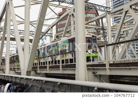阪急電鐵的特別列車“SDGs Train Mirai no Yume Machi”(2023年3月25日拍攝) 阪急電鐵的特別列車“SDGs Train Mirai no Yume Machi”(2023年3月25日拍攝) 104767712