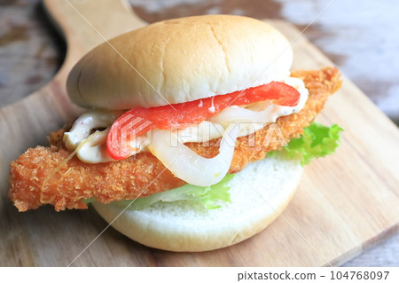 fish fry burger 104768097