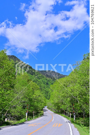 群馬縣片品村,菅沼附近的初夏,清新的青山,120號國道 群馬縣片品村,菅沼附近的初夏,清新的青山,120號國道 104769621