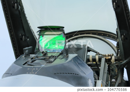 F16戰隼駕駛艙前座艙蓋打開 F16戰隼駕駛艙前座艙蓋打開 104770386