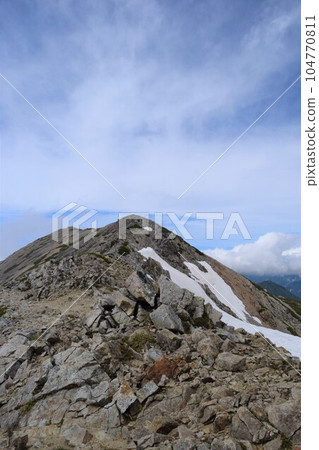 Yakushidake, one of the 100 famous mountains in the Northern Alps 104770811