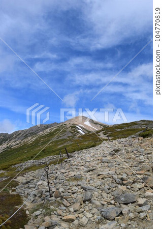 Yakushidake, one of the 100 famous mountains in the Northern Alps 104770819