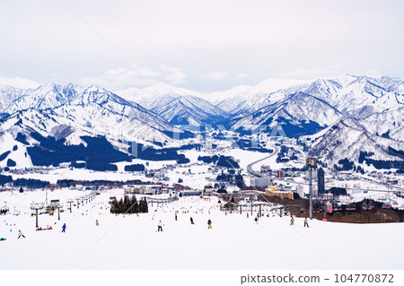 Panoramic view of ski slopes [ Iwappara Ski Resort in Echigo Yuzawa in Niigata Prefecture ] 104770872