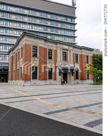 Miyazaki Prefectural Government Building No. 5, which used the building of the former Miyazaki Agricultural and Industrial Bank (Miyazaki City, Miyazaki Prefecture) 104771739