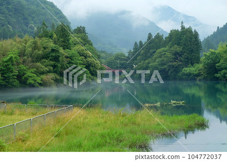 Lake Four thousand 104772037