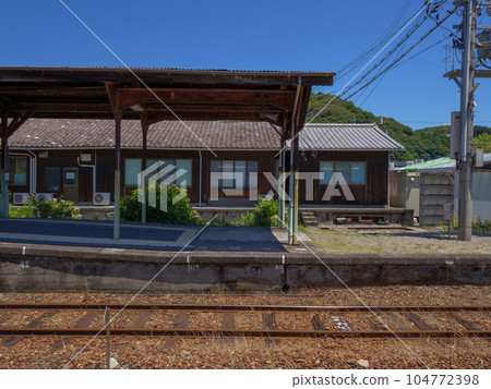 天龍濱名湖鐵道天龍二俁車站內的夏日風景 天龍濱名湖鐵道天龍二俁車站內的夏日風景 104772398