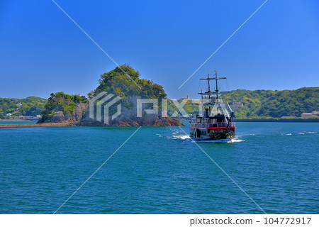 伊豆半島、南伊豆、下田港、日本開國的舞台、靜岡縣下田市犬橋島上航行的強大黑船的景色（5） 104772917