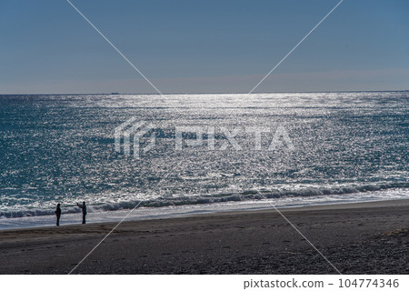 Sparkle of the Sea [Kumano Sea/Shichiri Mihama Beach] 104774346