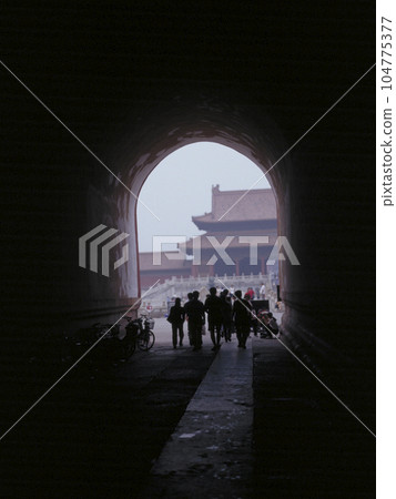 The nostalgic scenery of Beijing Viewing the inner Yamato Gate from the Tiananmen entrance The nostalgic scenery of Beijing Viewing the inner Yamato Gate from the Tiananmen entrance 104775377