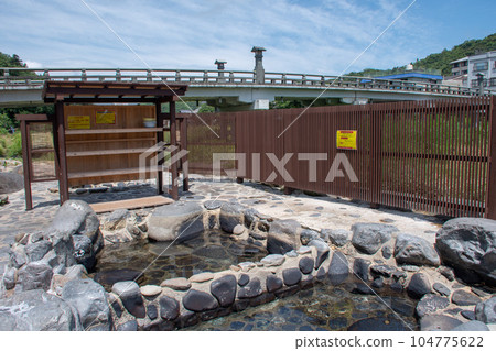 鳥取縣三朝町：夏天的三朝溫泉和三德川：河原浴 104775622