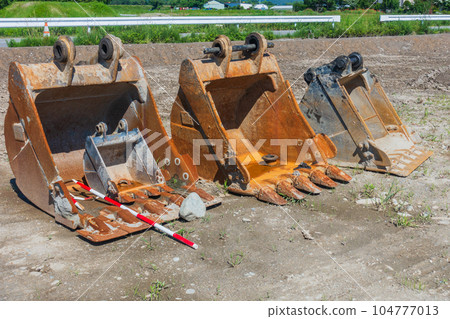 lined buckets 104777013