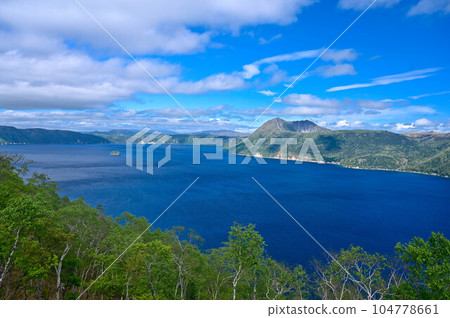 Mashu blue surface in clear weather, Lake Mashu Deep blue lake surface View from the observatory Mashu blue surface in clear weather, Lake Mashu Deep blue lake surface View from the observatory 104778661