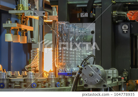 The drinking water bottle manufacturing process by blow mold machine. 104778935