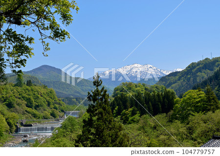 常願寺川防侵蝕設施和立山聯合會的全景 常願寺川防侵蝕設施和立山聯合會的全景 104779757