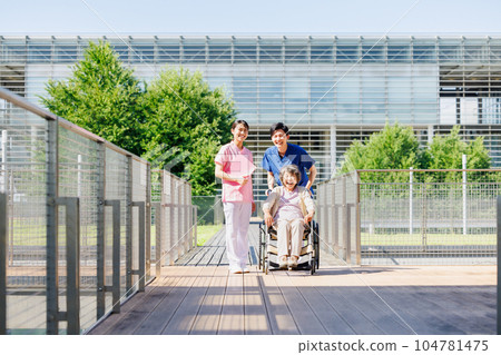 Senior women in wheelchairs and young care staff 104781475