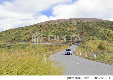 A highland road with beautiful autumn scenery (Shiga Kusatsu Kogen Route, Kusatsu Town, Agatsuma District, Gunma Prefecture) A highland road with beautiful autumn scenery (Shiga Kusatsu Kogen Route, Kusatsu Town, Agatsuma District, Gunma Prefecture) 104781821