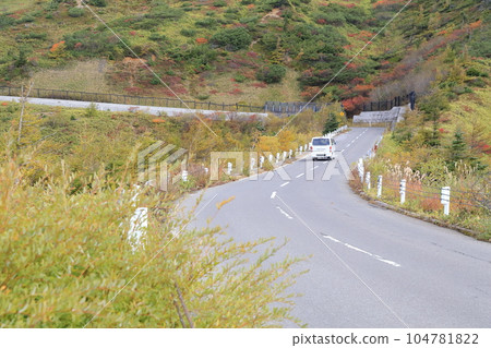 A highland road with beautiful autumn scenery (Shiga Kusatsu Kogen Route, Kusatsu Town, Agatsuma District, Gunma Prefecture) A highland road with beautiful autumn scenery (Shiga Kusatsu Kogen Route, Kusatsu Town, Agatsuma District, Gunma Prefecture) 104781822