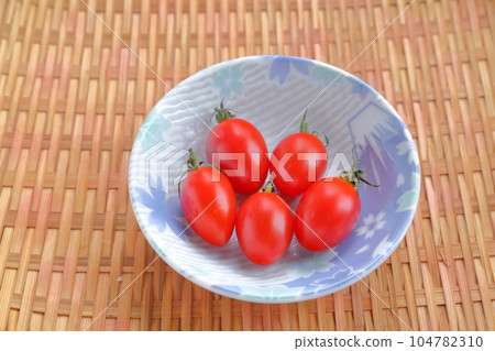 Typical summer vegetables (mini tomatoes served on a plate) Typical summer vegetables (mini tomatoes served on a plate) 104782310