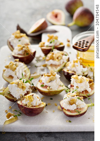 Fresh figs stuffed with ricotta and pine nuts 104784548