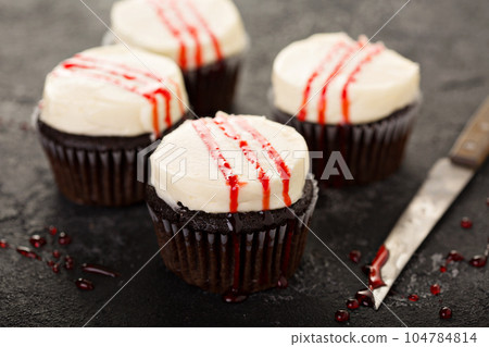 Halloween creepy cupcakes with raspberry syrup 104784814