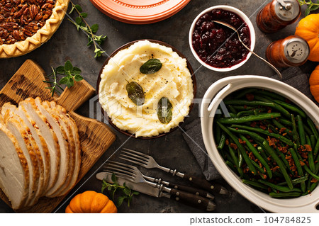 Mashed potatoes with butter and sage 104784825