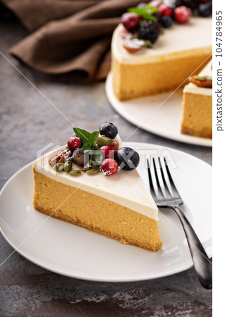 Pumpkin cheesecake with sour cream topping Pumpkin cheesecake with sour cream topping 104784965