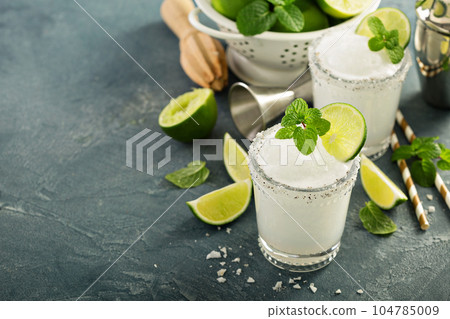 Frozen lime and mint margarita 104785009