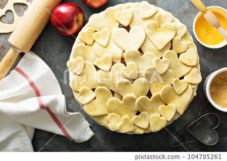 Making apple pie from scratch 104785261