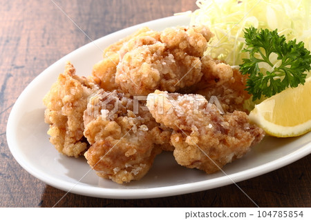 Deep-fried chicken close-up 104785854