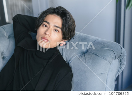 Male in his 20s Portrait 104786835