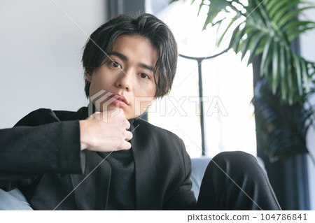 Male in his 20s Portrait 104786841