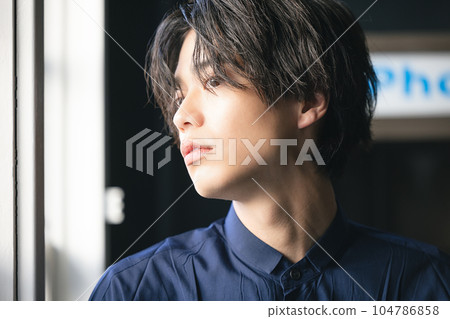 男性美女肖像 104786858