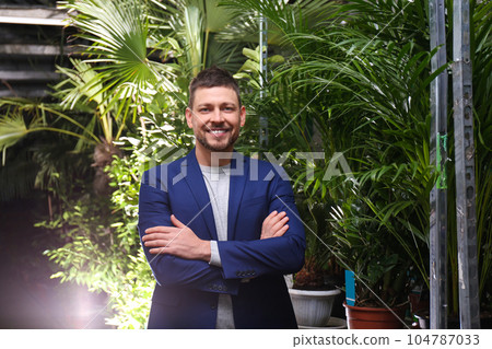 Male business owner standing in his flower shop 104787033