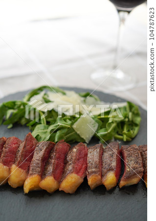 Italian Cuisine Beef Tagliata 104787623