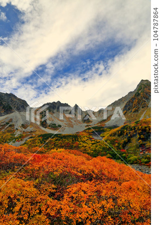 [Fixed price] Scenery of Karasawa Cirque in autumn leaves (Matsumoto City, Nagano Prefecture, October) 104787864