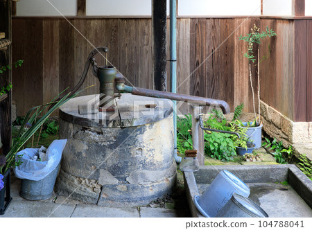 私人住宅井 舊手動泵 私人住宅井 舊手動泵 104788041