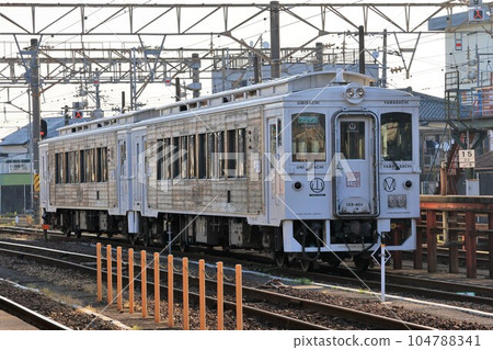 [JR Kyushu] Kiha 125 Series 400 "Umisachi Yamasachi" (Nippo Main Line: Minami Miyazaki Station) 104788341