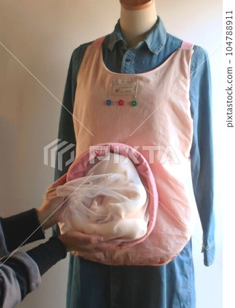 It is important to imagine a new life when experiencing pregnancy 104788911